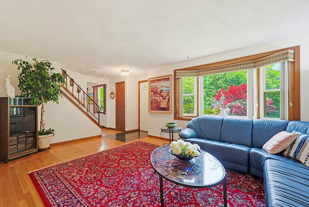 218 Hampton Road Sharon, MA 02067 - Photo 5 of 34