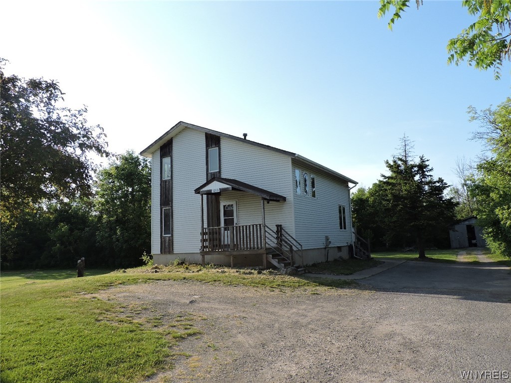 1215 Saunders Settlement Road Lewiston, NY 14305 - Photo 1 of 28