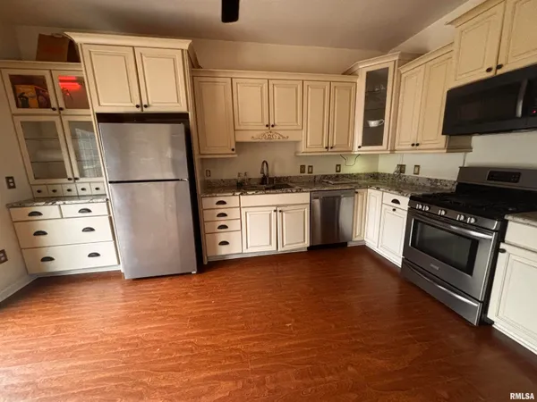 $107,500 | 581 North Seminary Street, Galesburg, IL 61401