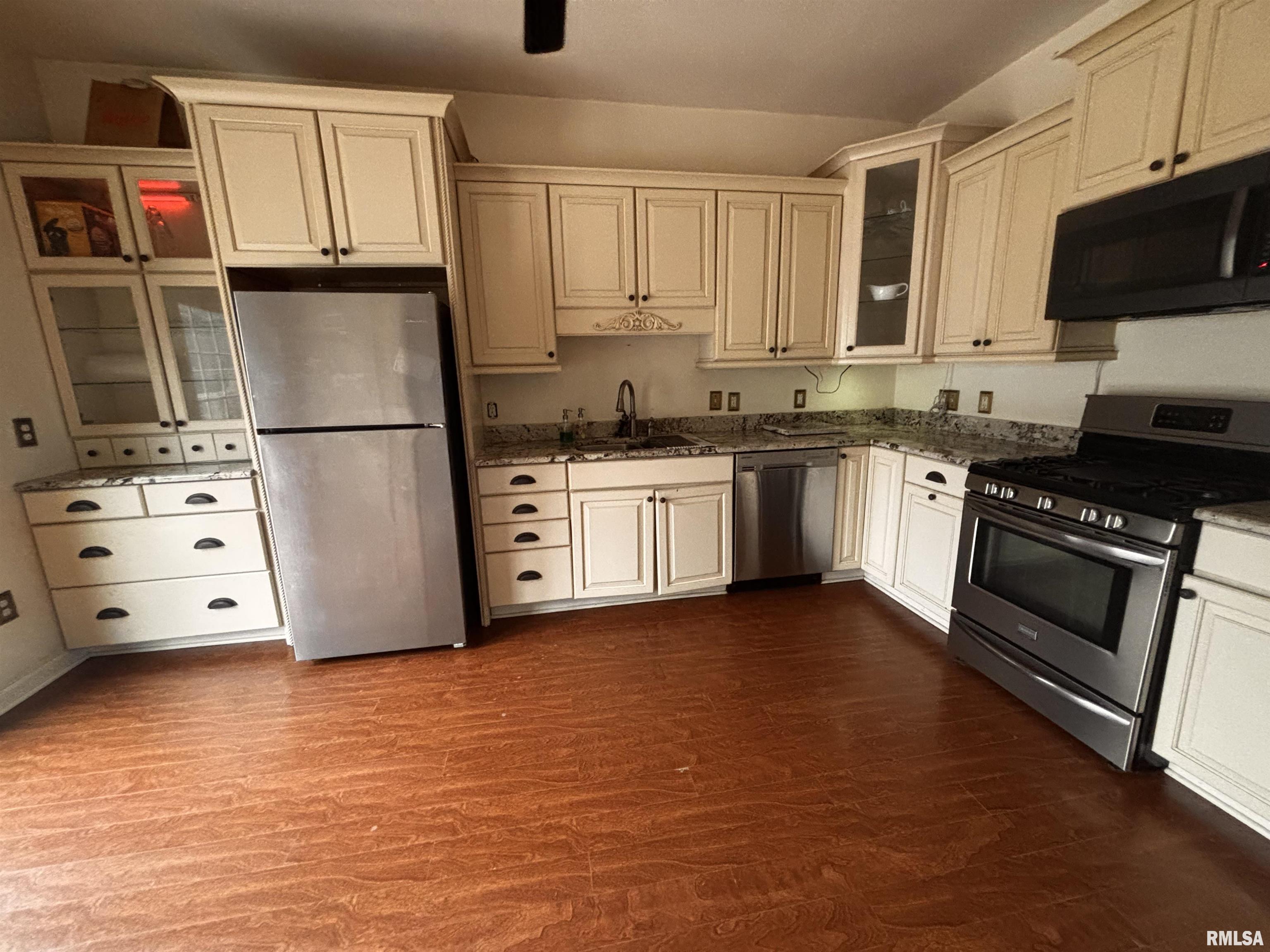 581 North Seminary Street Galesburg, IL 61401 - Photo 11 of 25