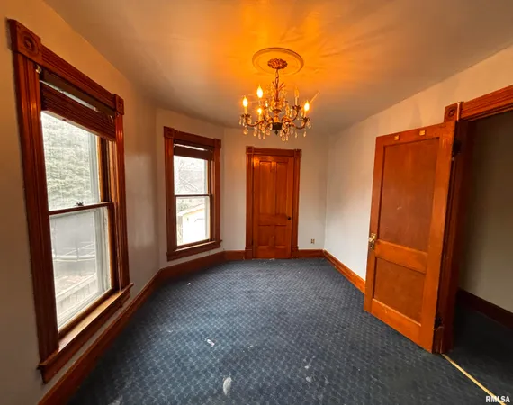 $107,500 | 581 North Seminary Street, Galesburg, IL 61401