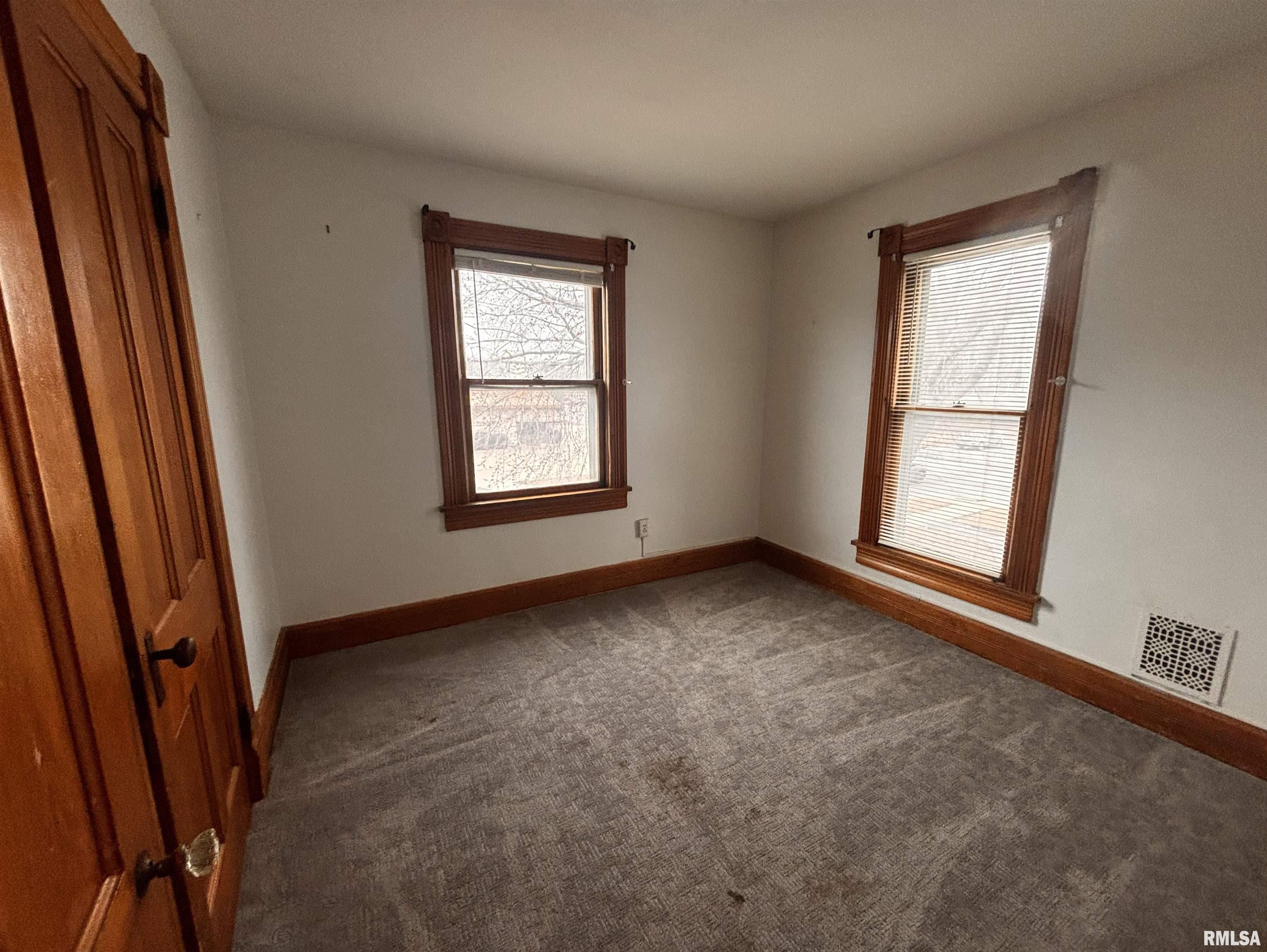 581 North Seminary Street Galesburg, IL 61401 - Photo 18 of 25