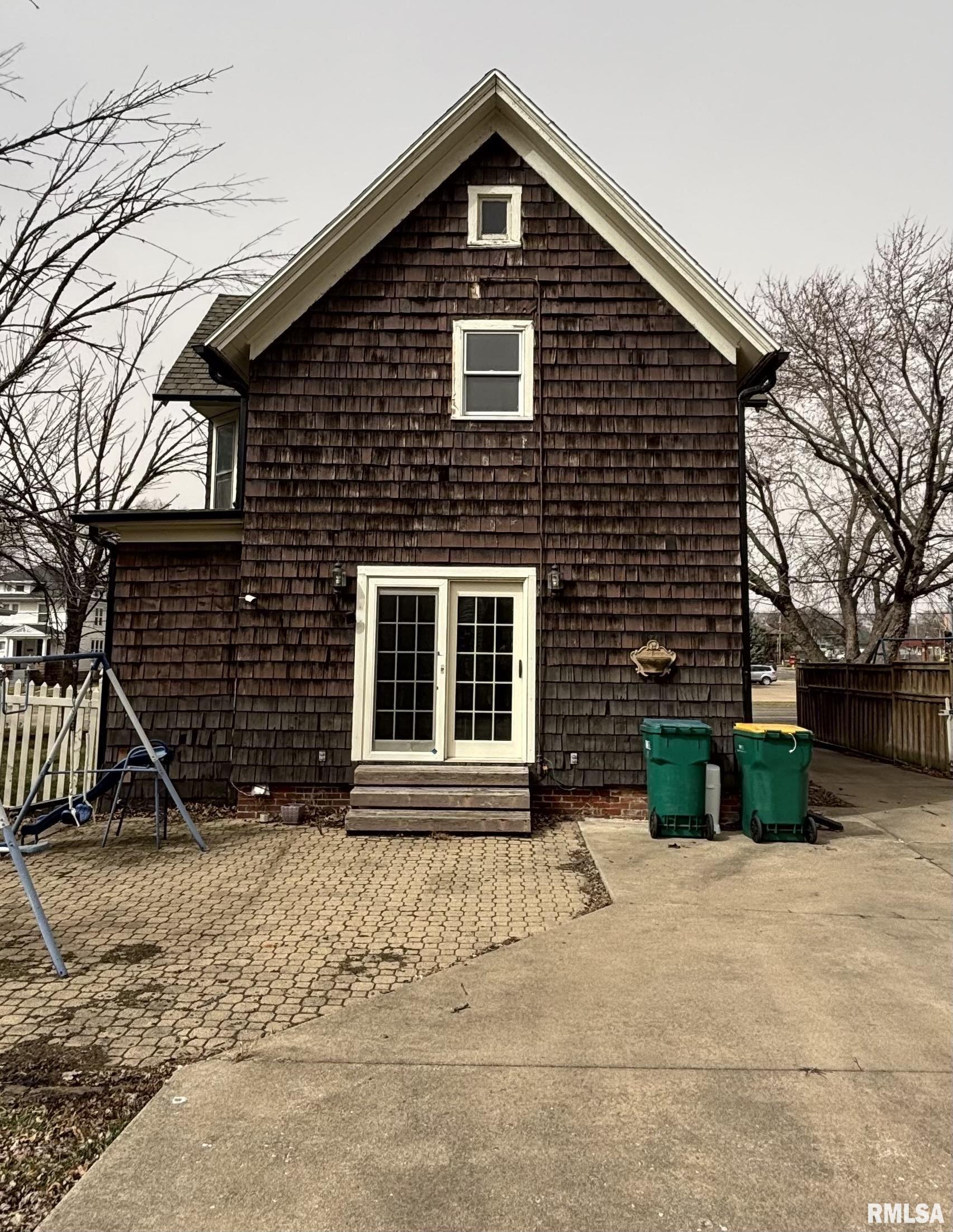 581 North Seminary Street Galesburg, IL 61401 - Photo 2 of 25