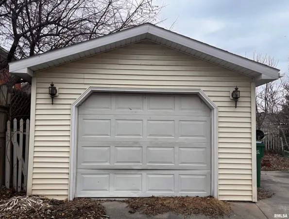 $107,500 | 581 North Seminary Street, Galesburg, IL 61401