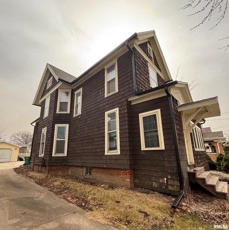$107,500 | 581 North Seminary Street, Galesburg, IL 61401