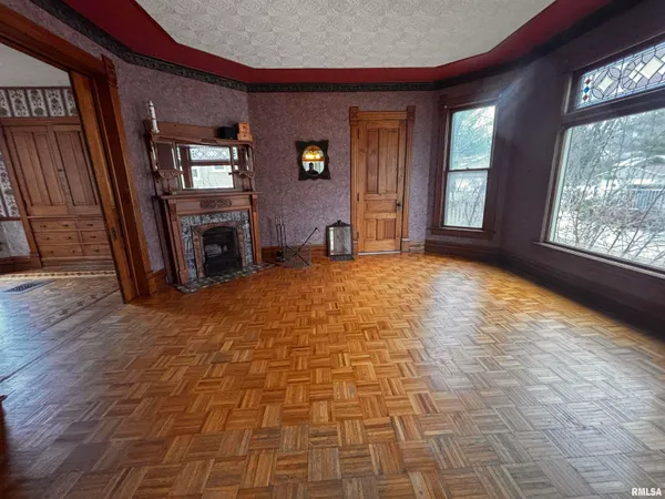 $107,500 | 581 North Seminary Street, Galesburg, IL 61401