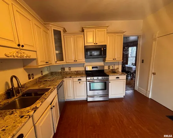 $107,500 | 581 North Seminary Street, Galesburg, IL 61401