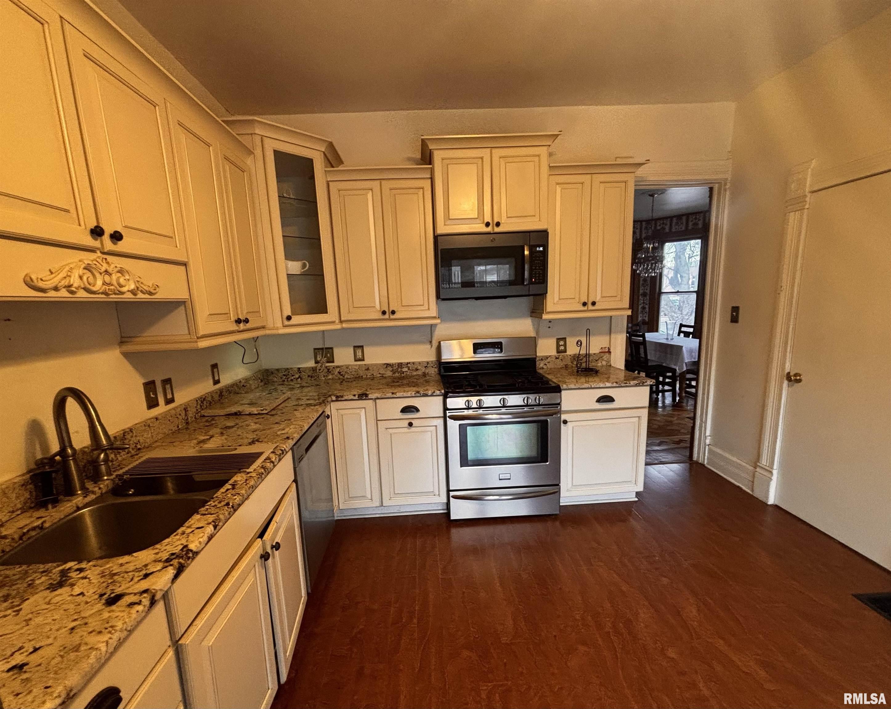 581 North Seminary Street Galesburg, IL 61401 - Photo 10 of 25