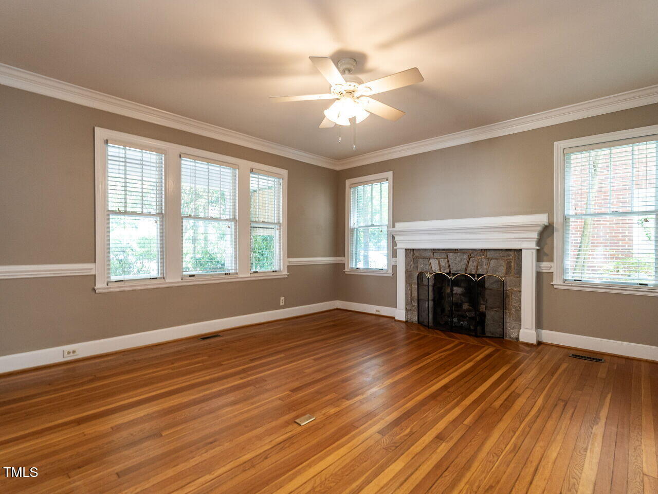 2715 Vanderbilt Avenue Raleigh, NC 27607 - Photo 7 of 36 008-1280x960-living-room
