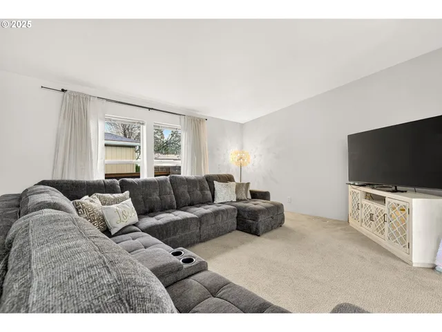 $420,000 | 1614 Granite Street, Woodburn, OR 97071