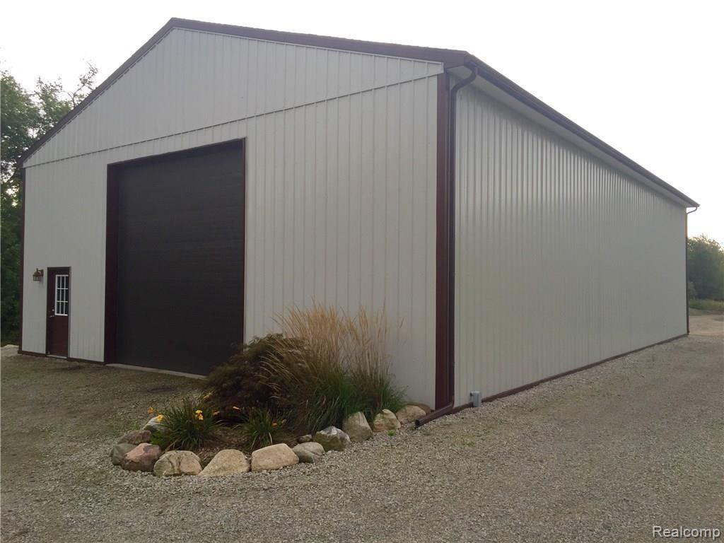 4308 Beck Road Howell, MI 48843 - Photo 29 of 47 9.jpg