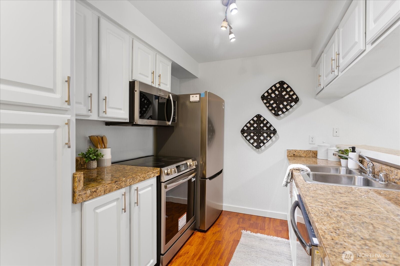 412 Center Road, Unit F3 Everett, WA 98204 - Photo 8 of 27