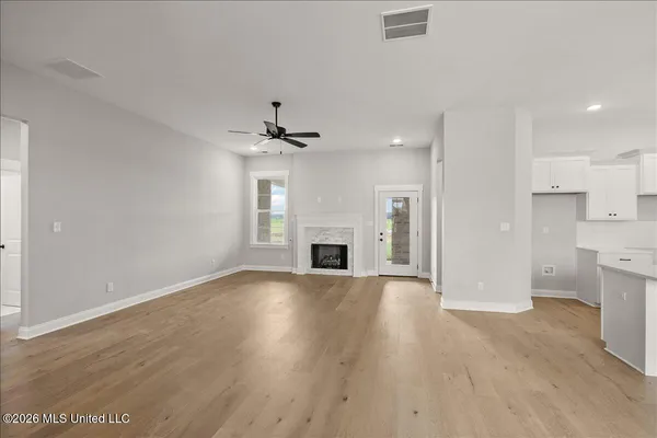 $384,900 | 890 Coahoma Court, Nesbit, MS 38651