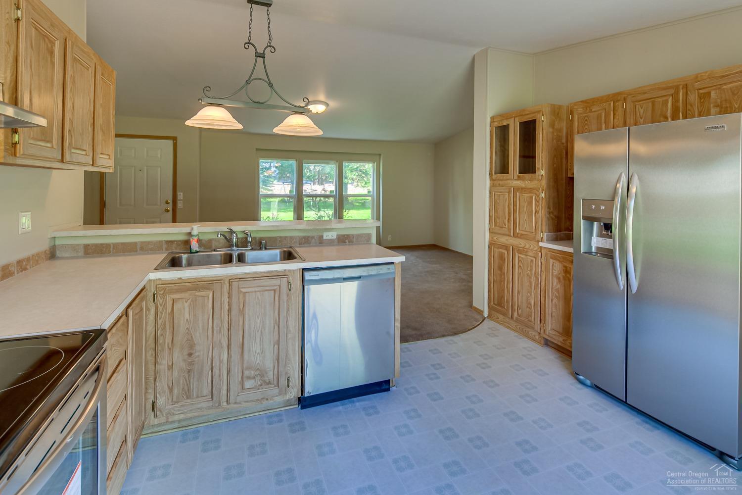 19325 Baker Road Bend, OR 97702 - Photo 9 of 25 Gallery Image 9