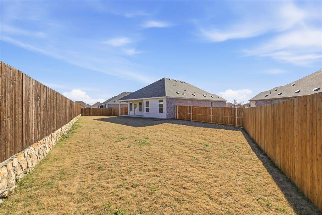 4912 Ascot Way Princeton, TX 75407 - Photo 31 of 35 a bathroom with a bathtub and shower