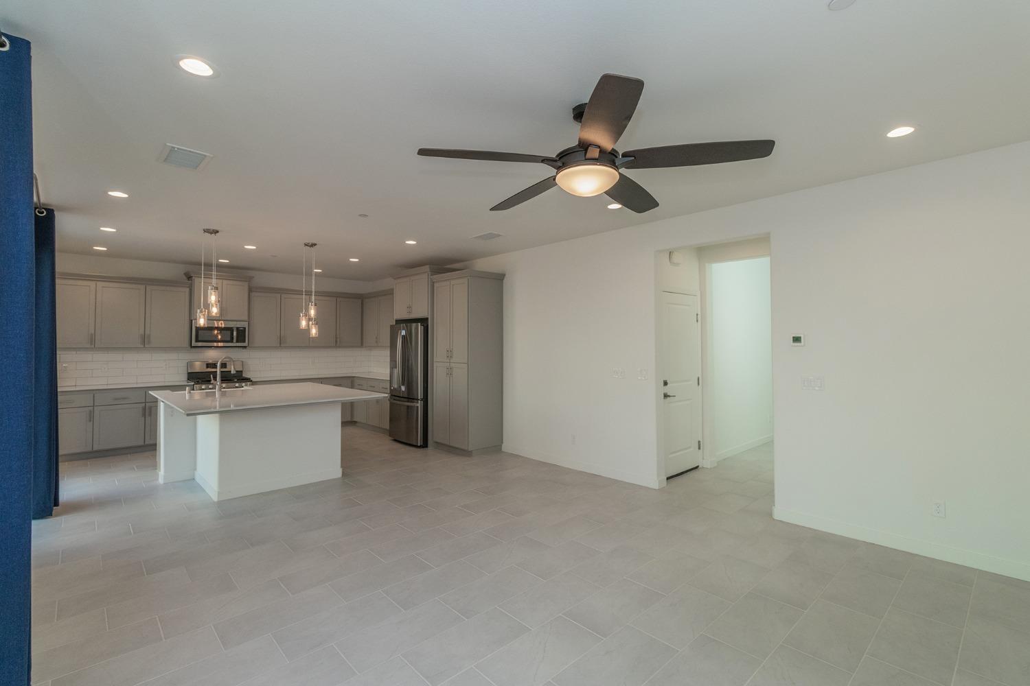 4633 Twin Oaks Road Madera, CA 93636 - Photo 4 of 49 Gallery Image 4