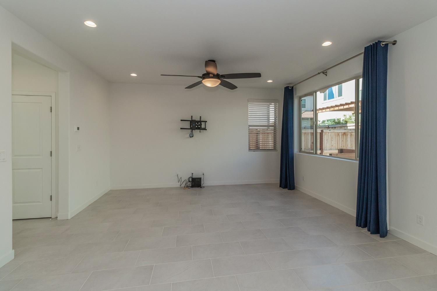 4633 Twin Oaks Road Madera, CA 93636 - Photo 5 of 49 Gallery Image 5