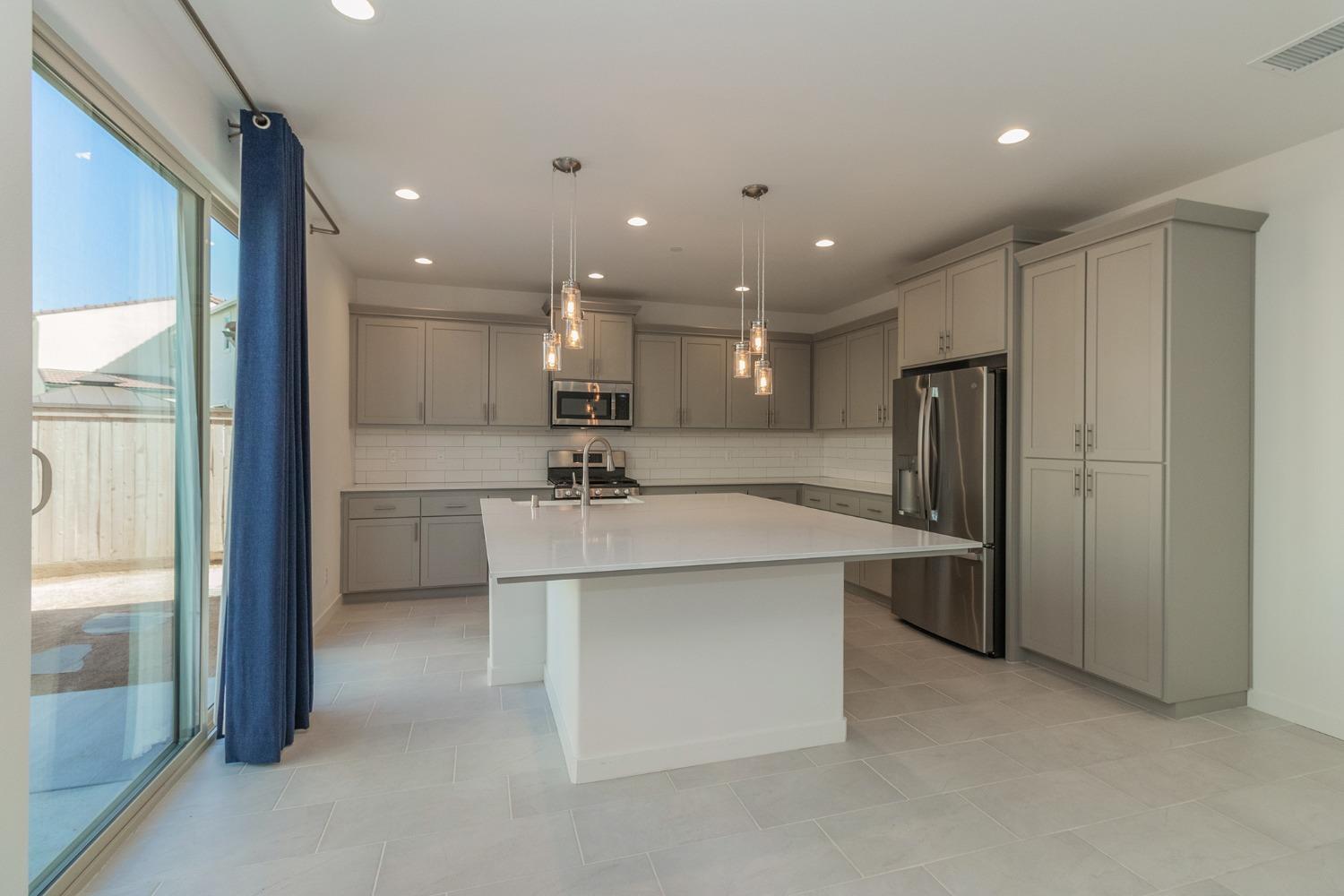 4633 Twin Oaks Road Madera, CA 93636 - Photo 6 of 49 Gallery Image 6