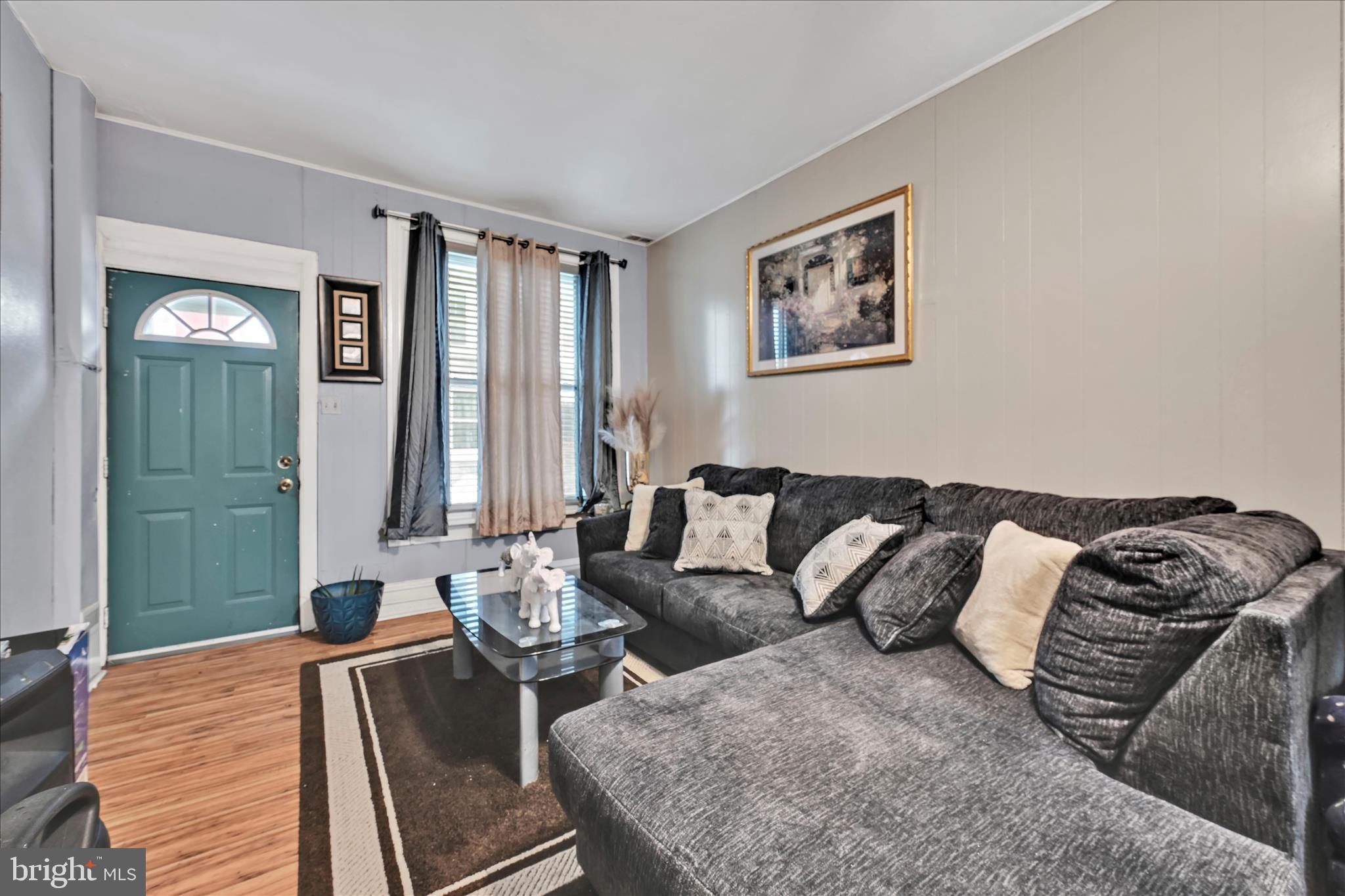 413 Rosenthal Street Reading, PA 19601 - Photo 7 of 27 Living Area