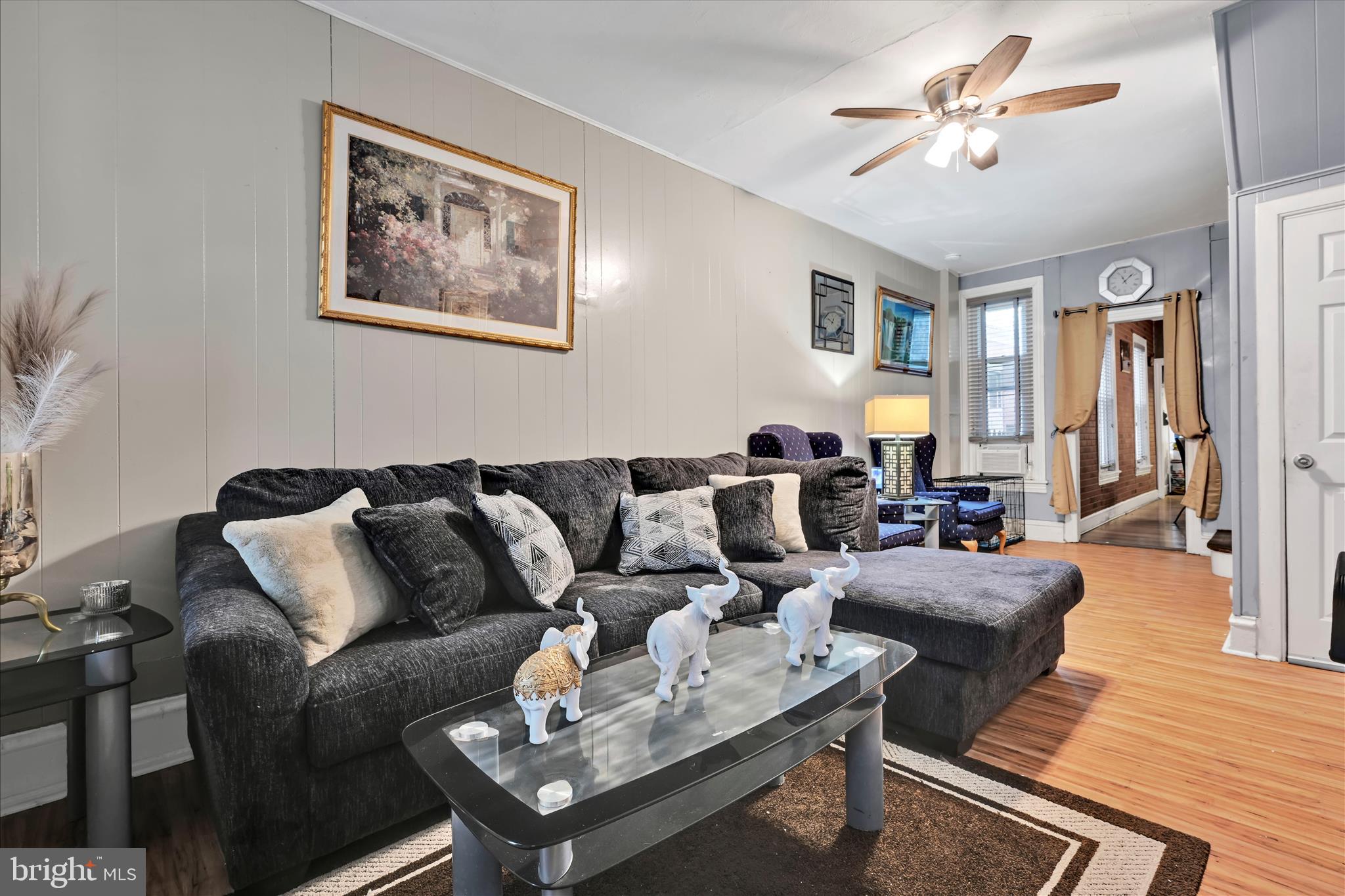 413 Rosenthal Street Reading, PA 19601 - Photo 8 of 27 Living Area