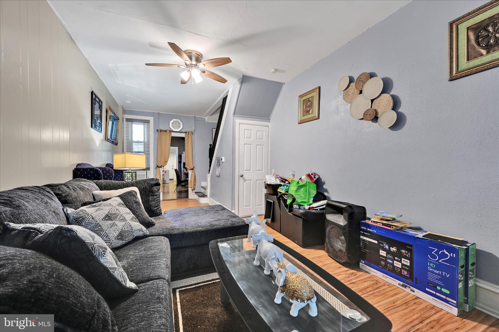 413 Rosenthal Street Reading, PA 19601 - Photo 9 of 27 Living Area