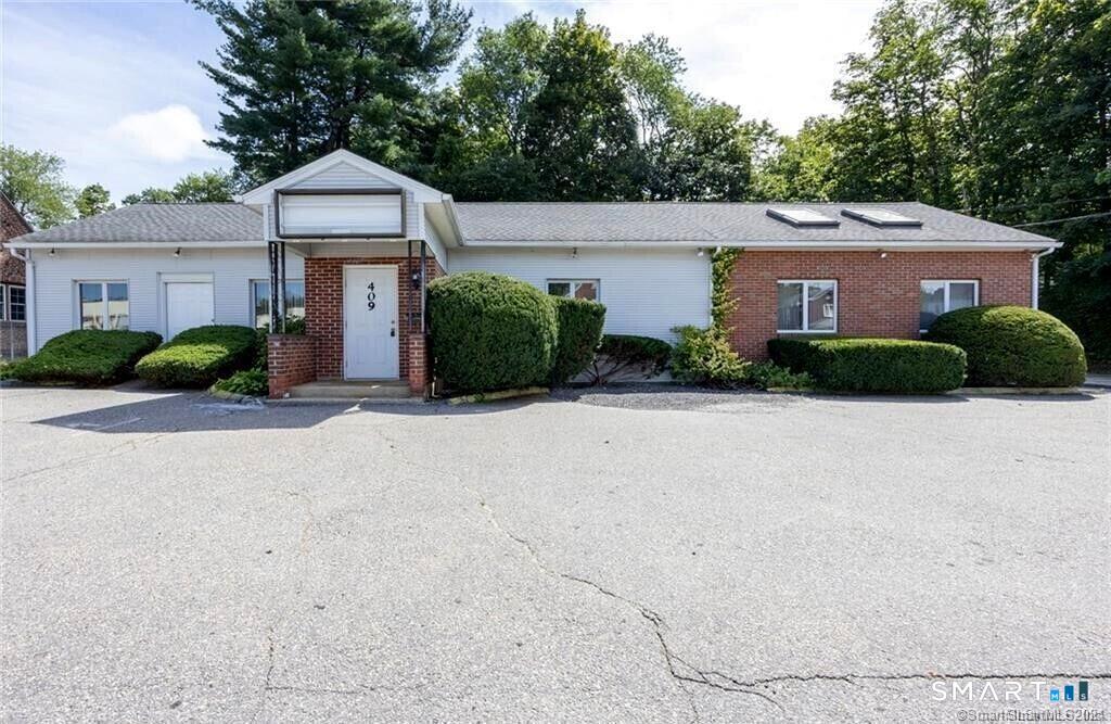 409 Oak Avenue Torrington, CT 06790 - Photo 1 of 17