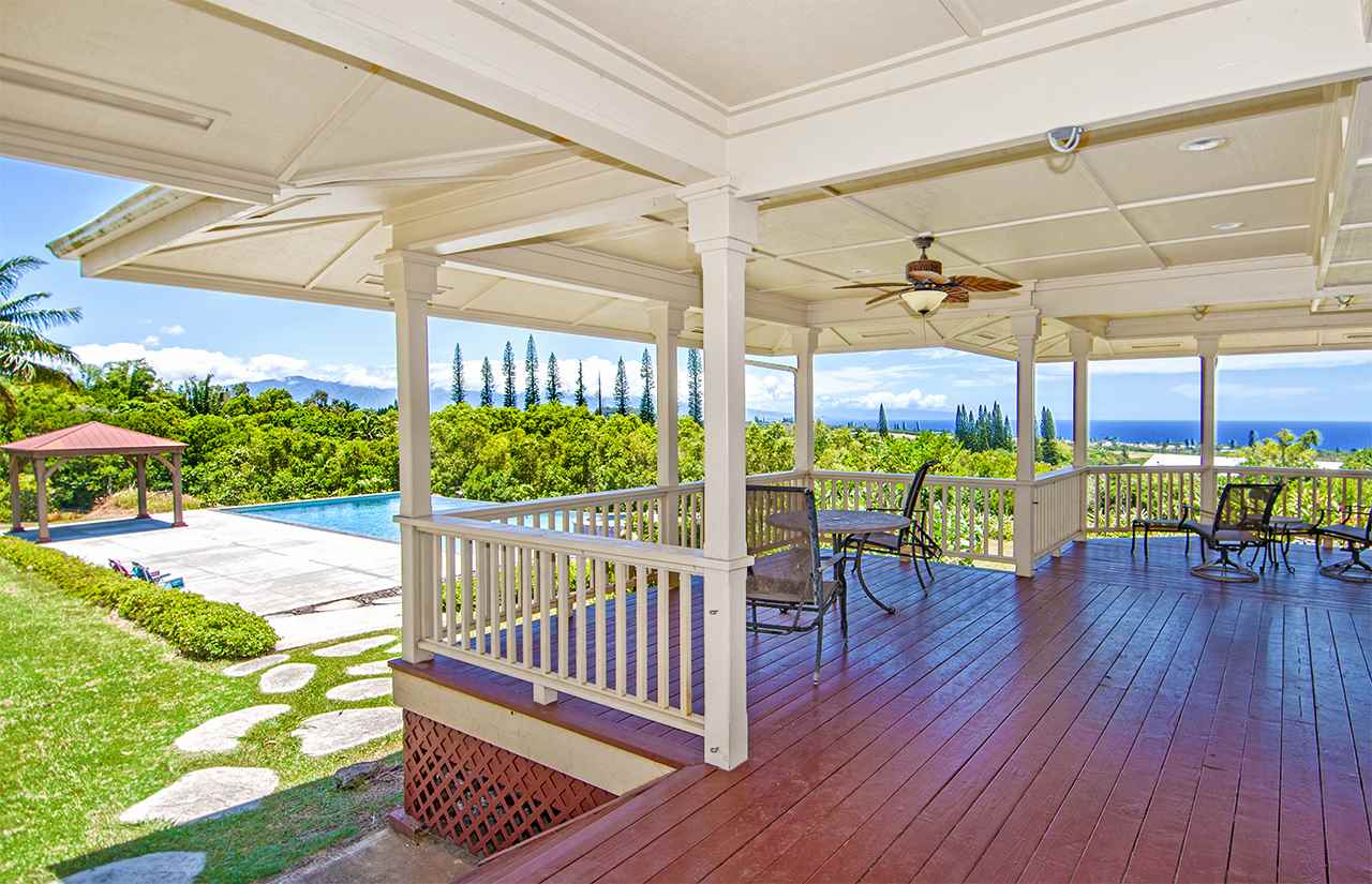 230-240 Mauu Place Haiku, HI 96708 - Photo 3 of 16 a view of a porch with furniture