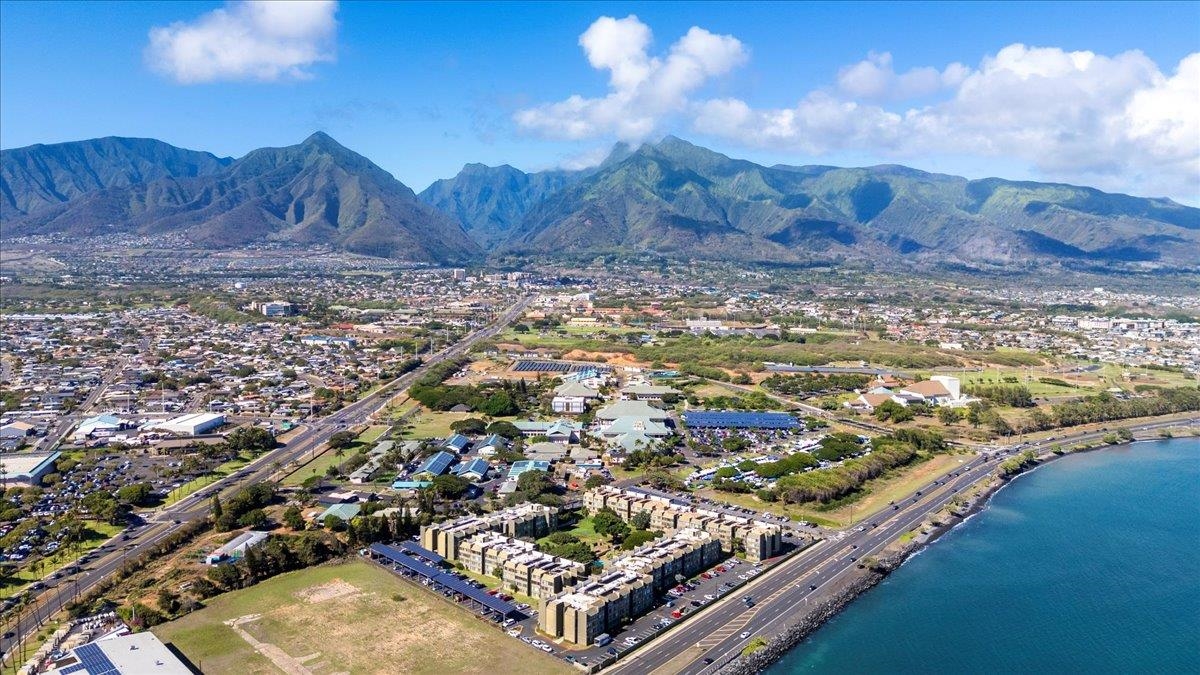 111 Kahului Beach Road, Unit D412 Kahului, HI 96732 - Photo 12 of 37 a view of a backyard of a house