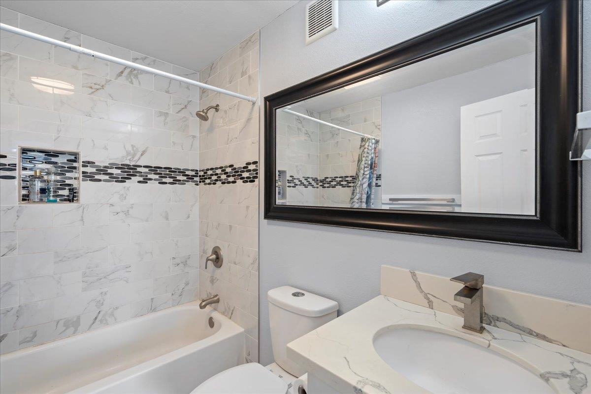 111 Kahului Beach Road, Unit D412 Kahului, HI 96732 - Photo 30 of 37 a bathroom with a toilet a sink and a bathtub