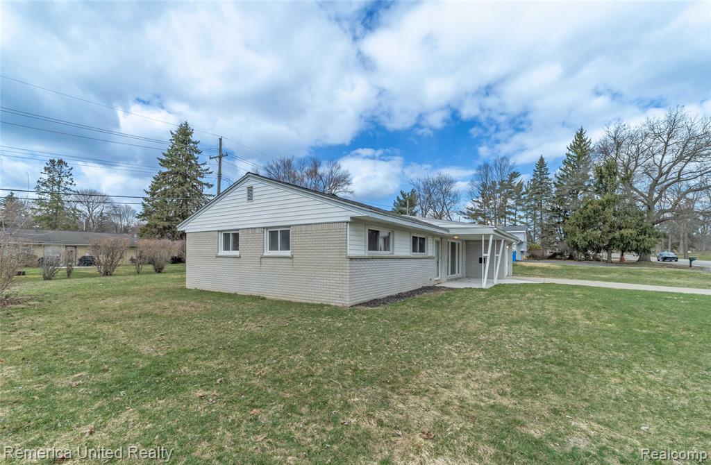 945 North Commerce Road Commerce Township, MI 48382 - Photo 49 of 59