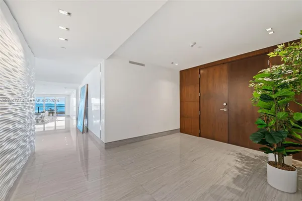 a view of entryway with livingroom