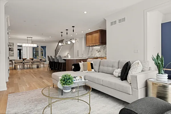$3,199,000 | 3711 North Magnolia Avenue, Chicago, IL 60613