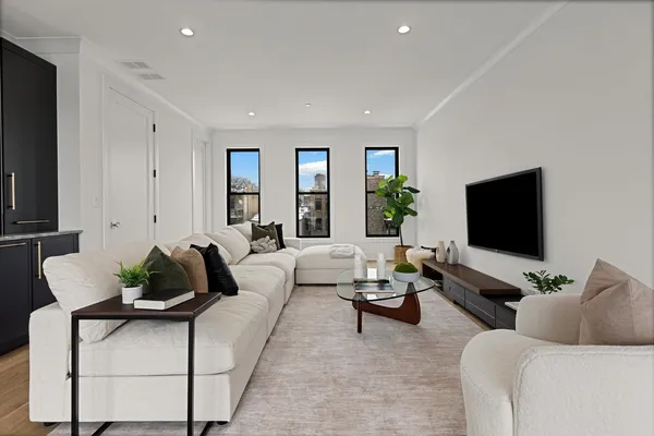 $3,199,000 | 3711 North Magnolia Avenue, Chicago, IL 60613