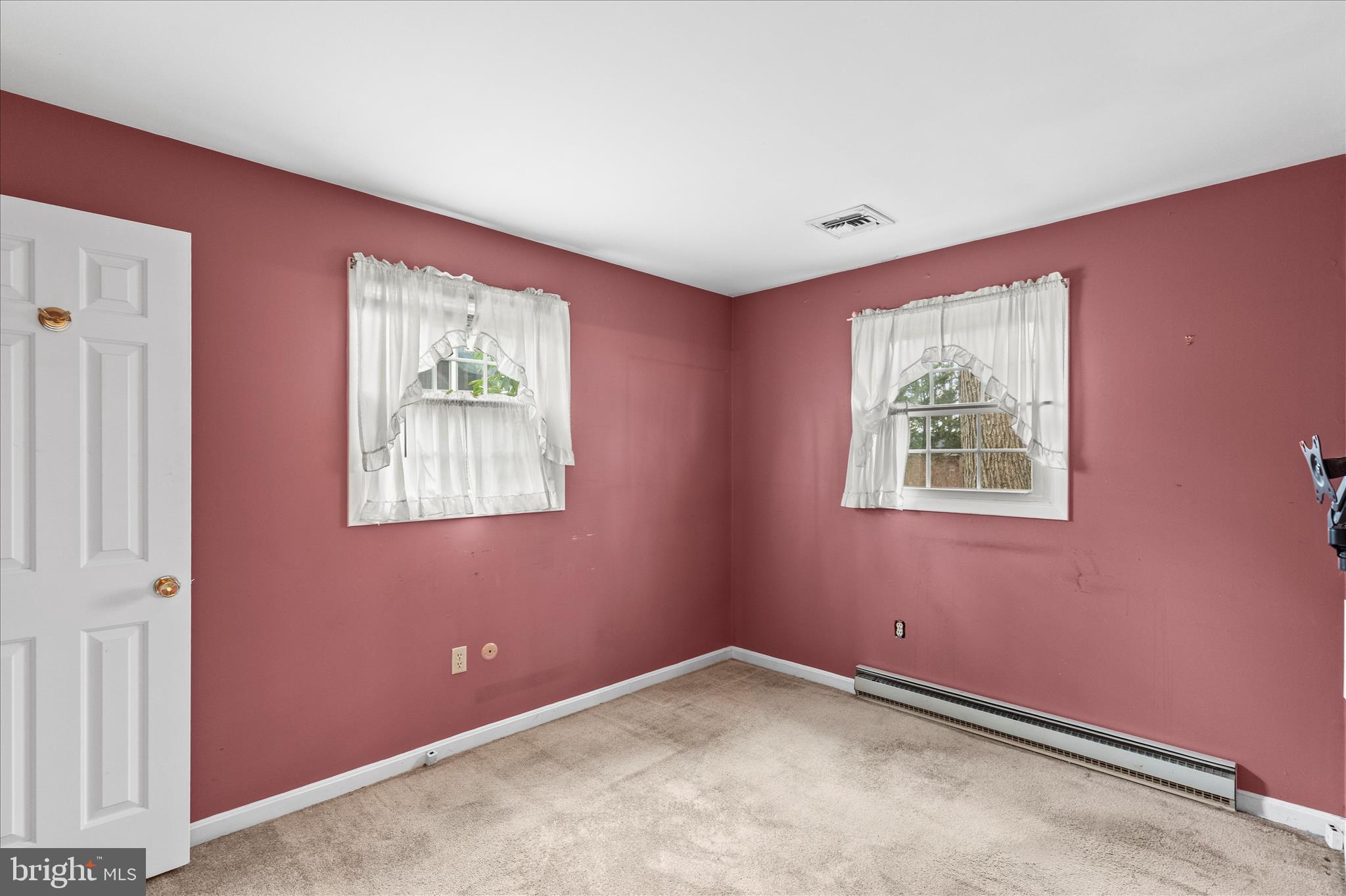 15 Sheridan Drive Hanover, PA 17331 - Photo 18 of 49 an empty room with windows