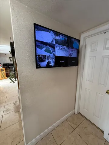 a view of room with an empty room