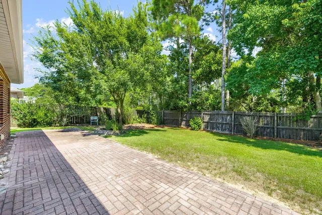 a view of a house with backyard and garden