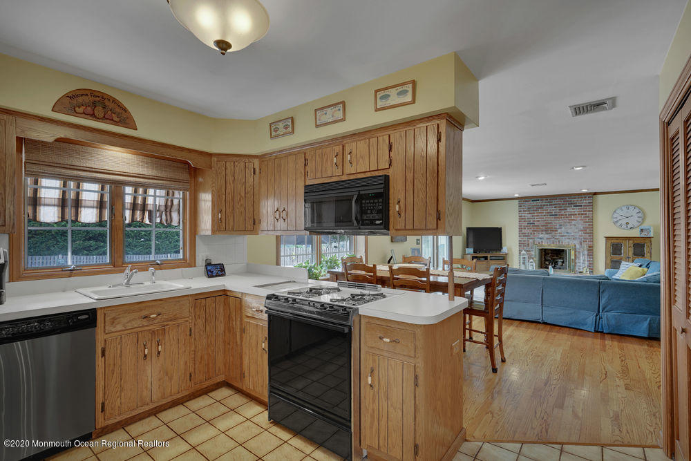 1210 Rue Avenue Point Pleasant, NJ 08742 - Photo 17 of 44 018_dsc03465