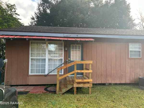 $975 | 1205 A Alfred Street, Scott, LA 70583