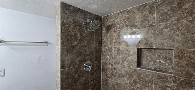 $1,700 | 8951 North New River Canal Road, Unit 1B, Plantation, FL 33324