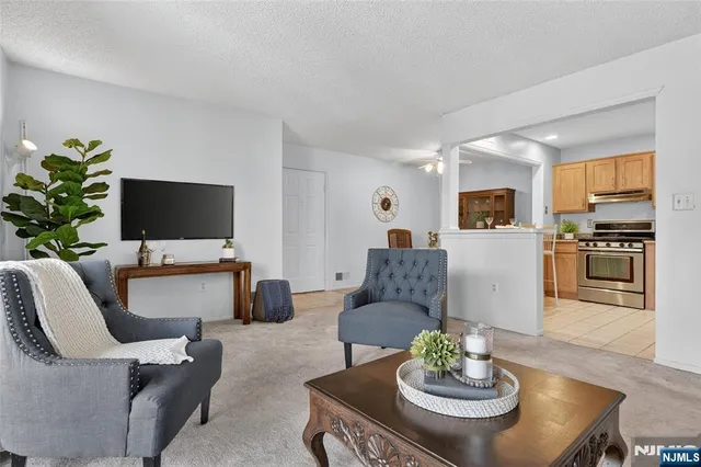 $479,000 | 560 Holly Court, Mahwah, NJ 07430