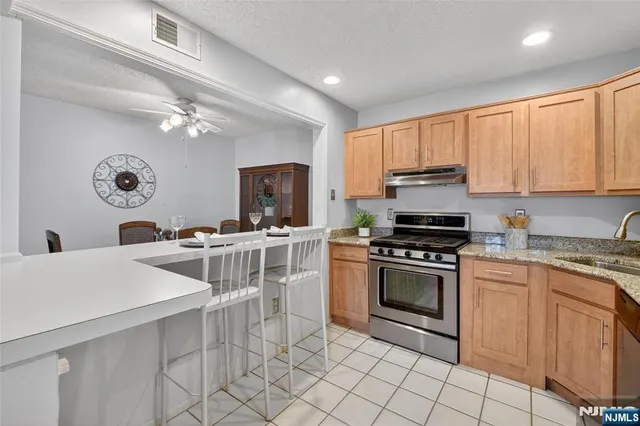 $479,000 | 560 Holly Court, Mahwah, NJ 07430