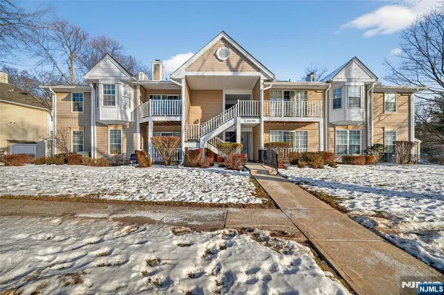 $479,000 | 560 Holly Court, Mahwah, NJ 07430