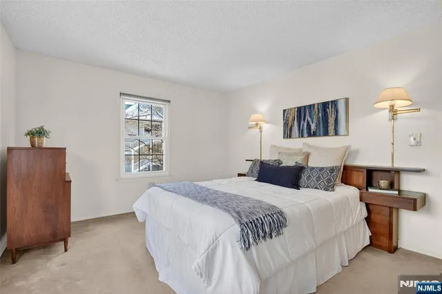 $479,000 | 560 Holly Court, Mahwah, NJ 07430