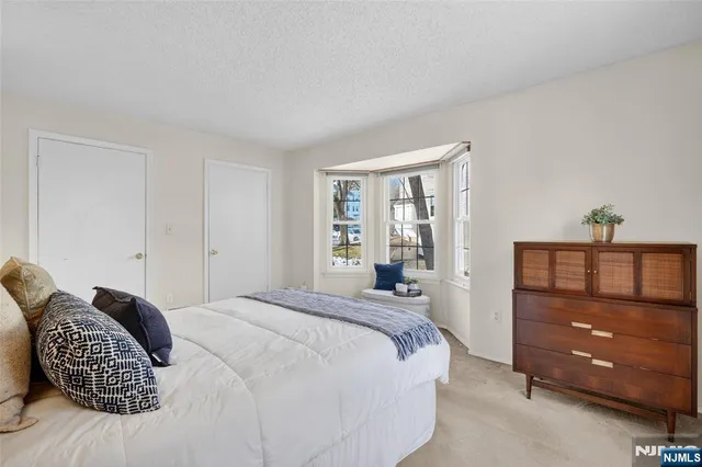 $479,000 | 560 Holly Court, Mahwah, NJ 07430