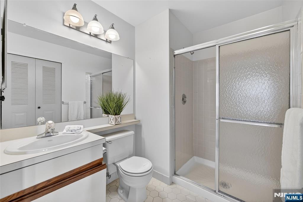 560 Holly Court Mahwah, NJ 07430 - Photo 25 of 33 a bathroom with a sink toilet and shower