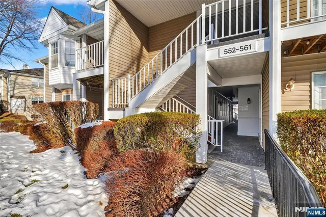 $479,000 | 560 Holly Court, Mahwah, NJ 07430