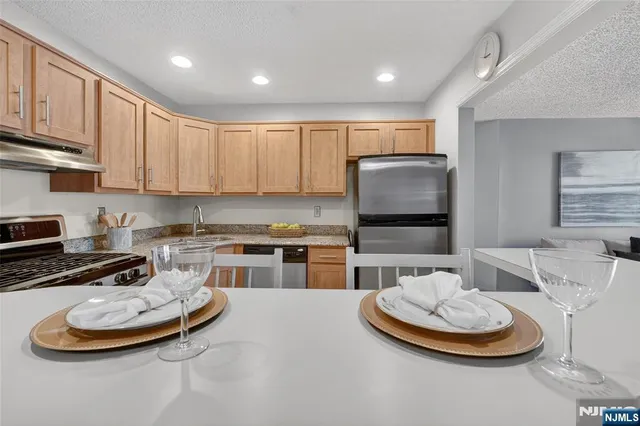 $479,000 | 560 Holly Court, Mahwah, NJ 07430