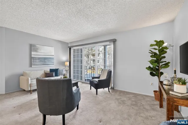 $479,000 | 560 Holly Court, Mahwah, NJ 07430