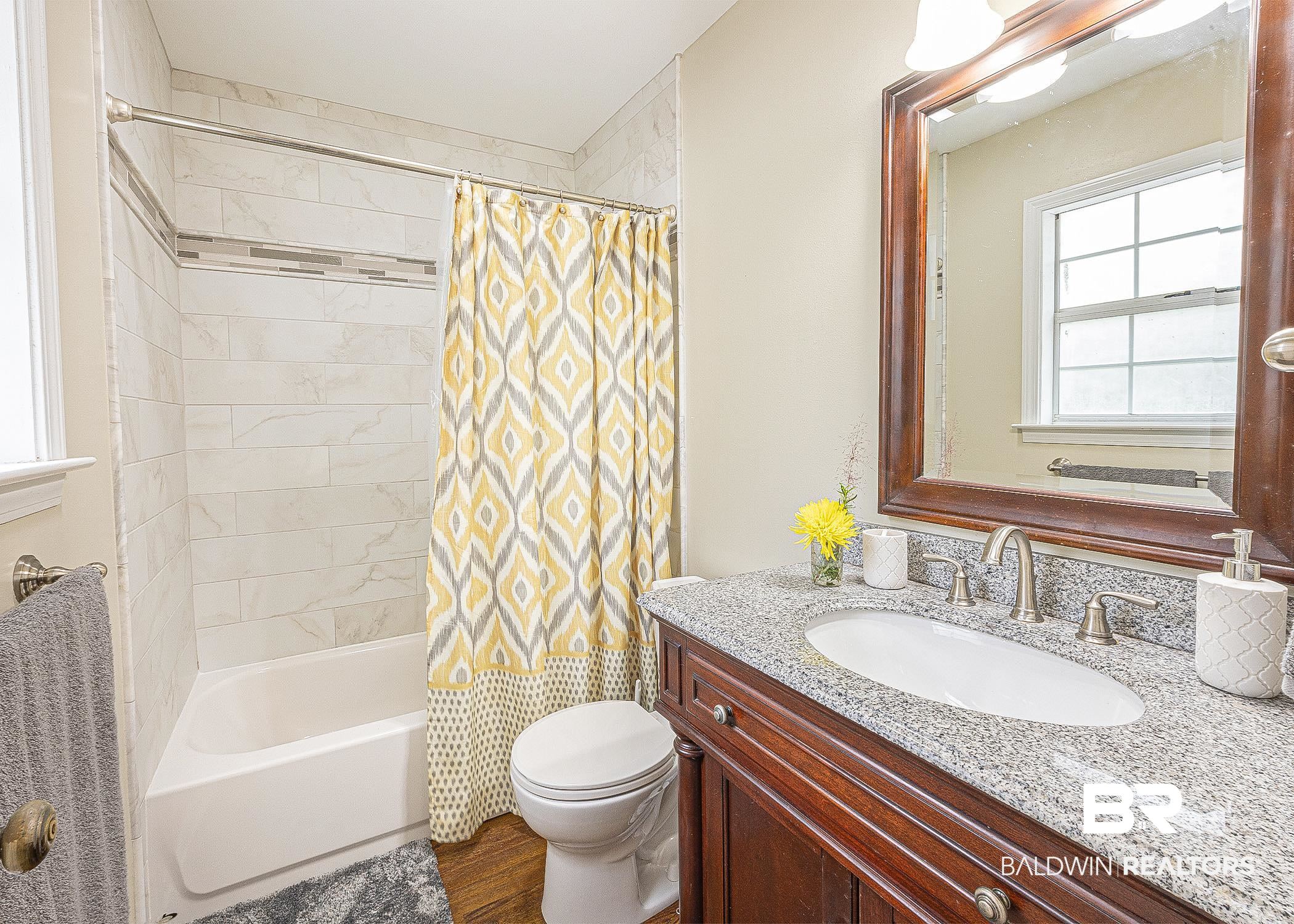 621 Ridgewood Drive Daphne, AL 36526 - Photo 17 of 28 Primary Bathroom