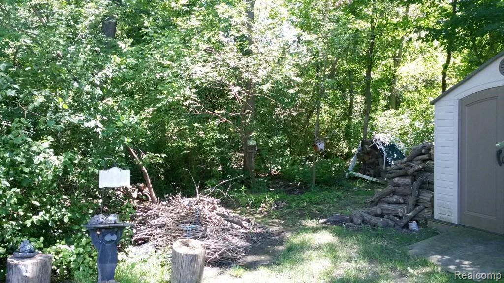 21154 Gill Road Farmington Hills, MI 48335 - Photo 8 of 37